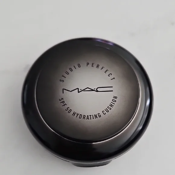 MAC Cosmetics Studio Perfect SPF 50 - Picture 5 of 6